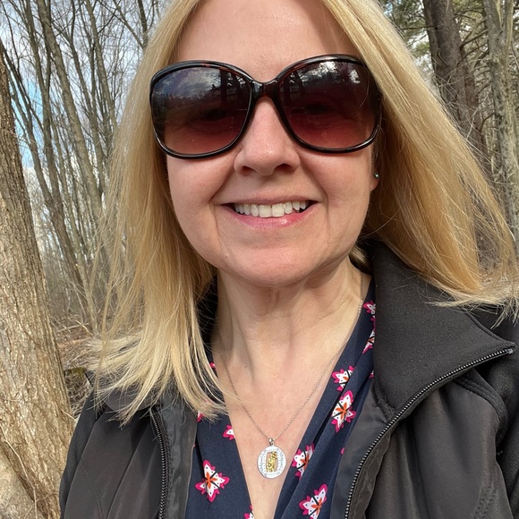 Meet your Posher, Lorrinda - Picture 2 of 2